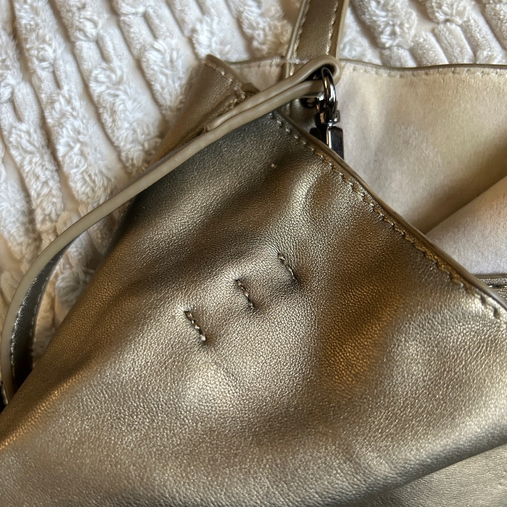 Gold tote - Picture 5 of 7